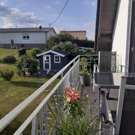 Eifelstern-Schoene Ferienwohnung Mit Balkon Kalenborn-Scheuern Extérieur photo