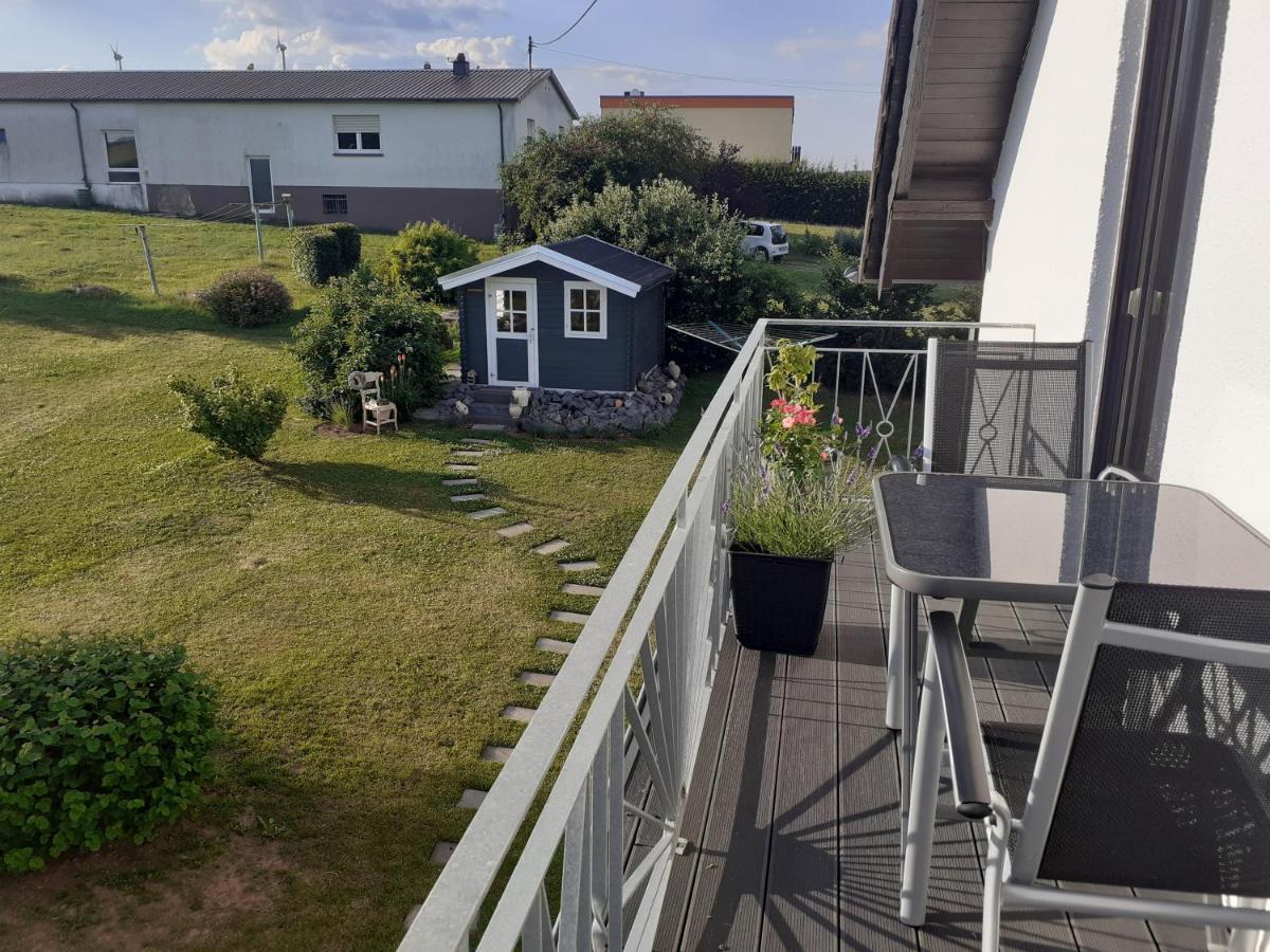 Eifelstern-Schoene Ferienwohnung Mit Balkon Kalenborn-Scheuern Extérieur photo